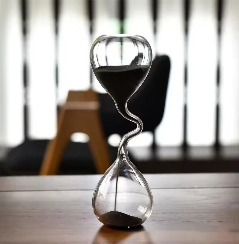 Minimalist Curve Hourglass